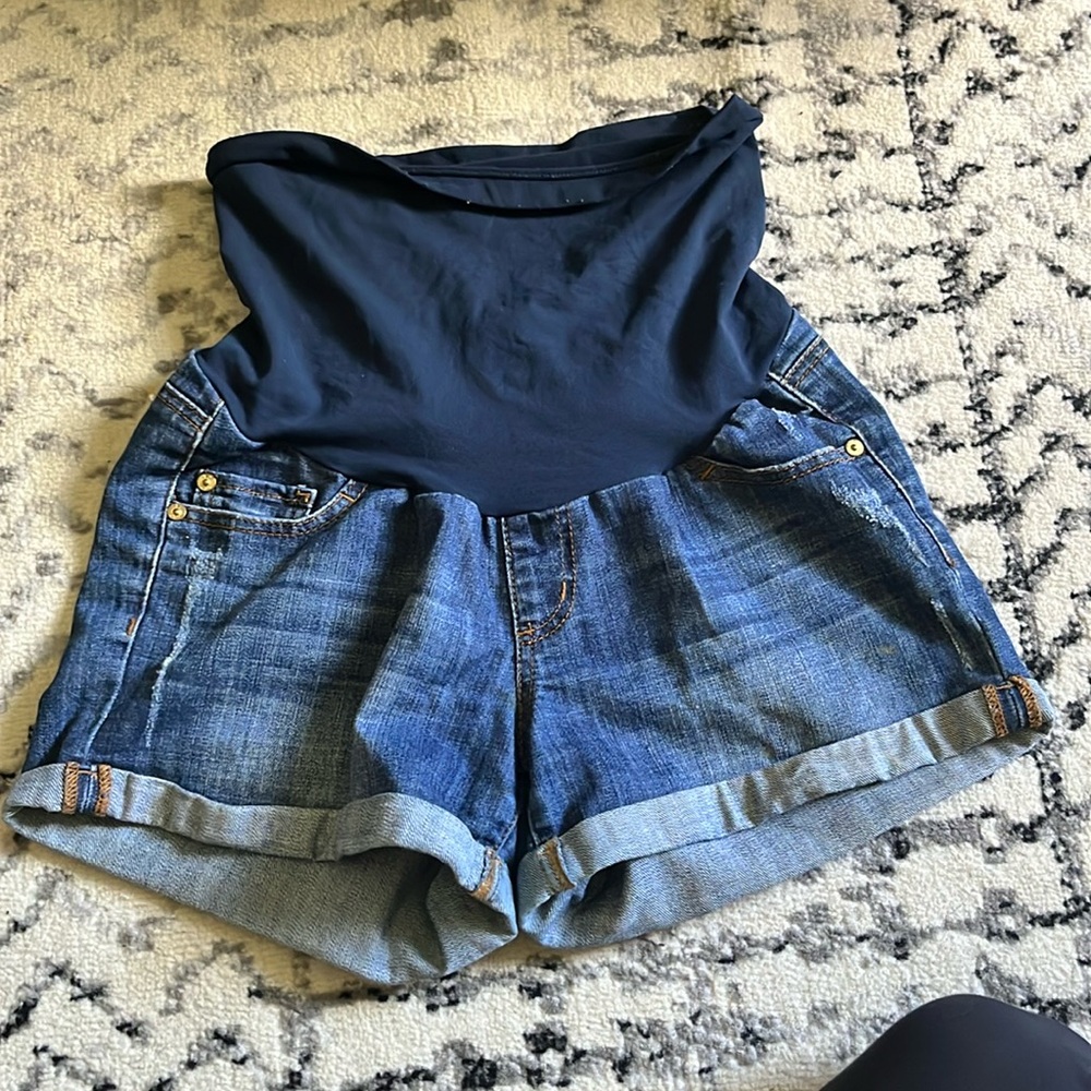LED (Luxe Essentials Denim) Full panel 3.5 inch maternity shorts